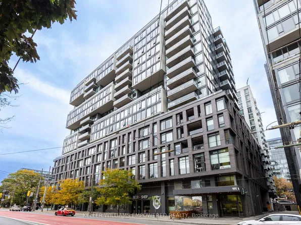 111 Bathurst St #717, Toronto, ON M5V 0M9