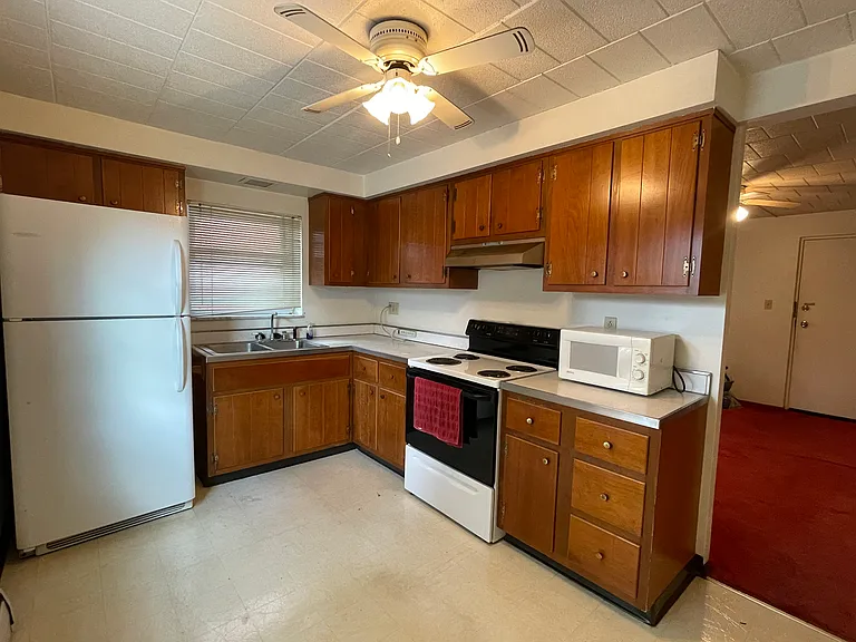 218 Lexington Ave #1 — Photo 9