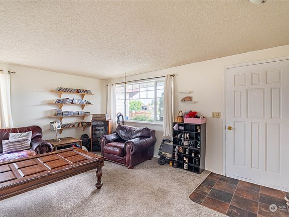 4th image of 4826 Yew Lane SW