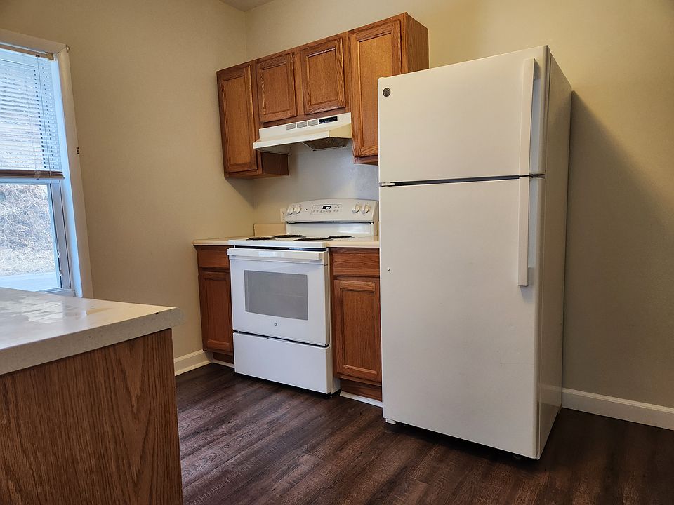 Kitchen with Stove and Refirgerator.