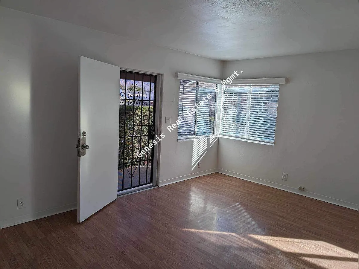 2 bed, 1.0 bath, 920 sqft, $1,350 — Photo 3