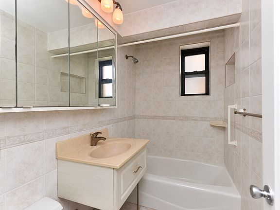 4th image of 2610 Union St APT 1E