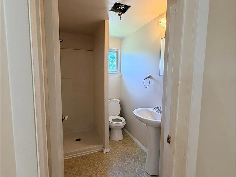 1704 State Ave — Photo 8