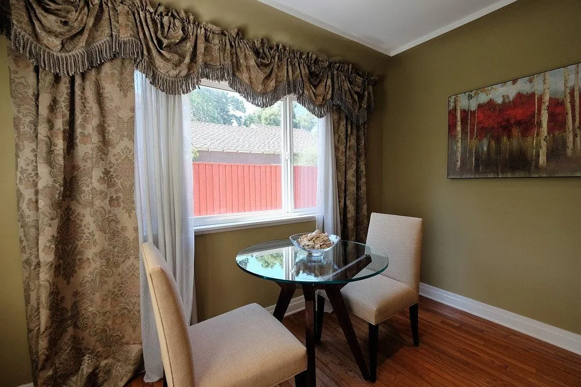 3 bed, 1836 sqft, $4,350 — Photo 3