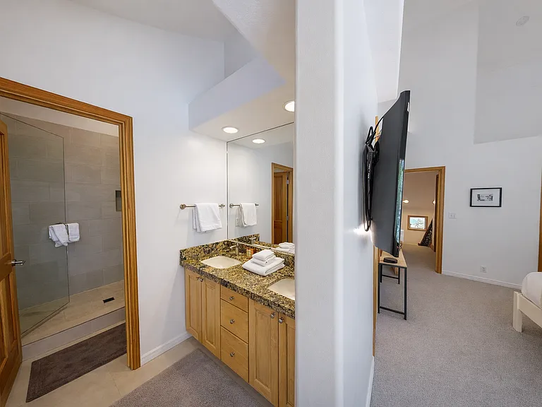 2480 Deer Lake Dr #1-B — Photo 11