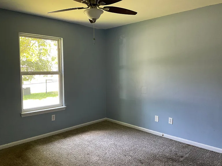 303 S Willow Ln — Photo 10