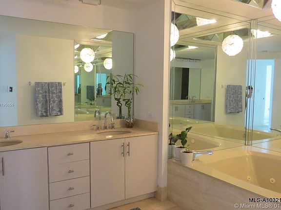 5th image of 20191 E Country Club Dr APT 805