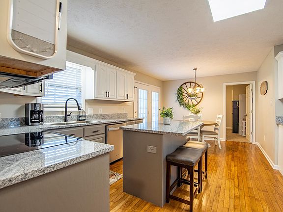 4th image of 170 Jordan Glen Ln
