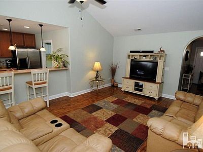 4th image of 1284 Dunlop Dr NE