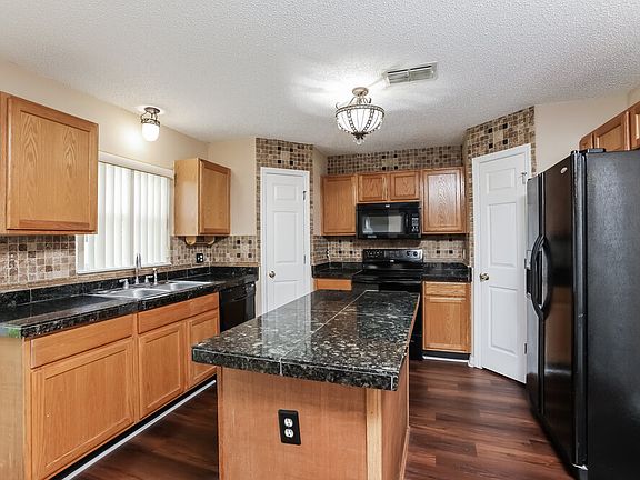 5th image of 1762 Hillandale Ave