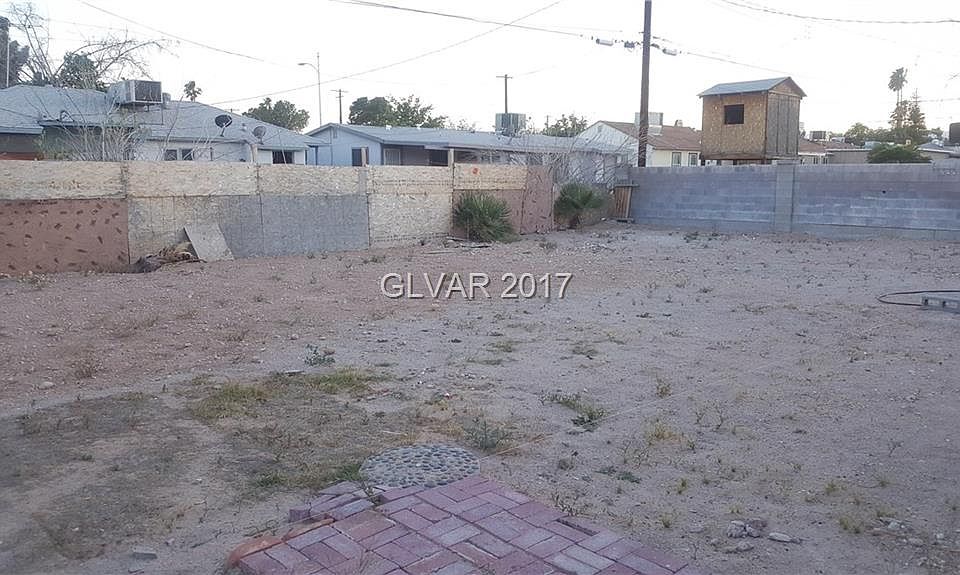 2nd image of 4513 Lorna Pl
