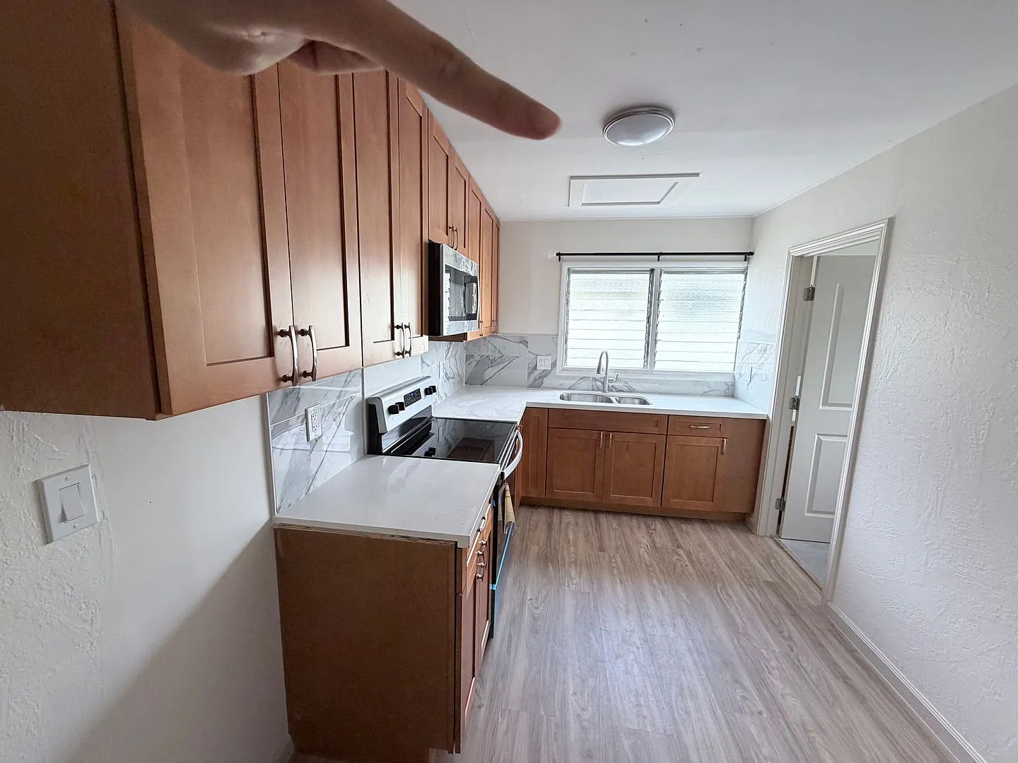 2210 N School St — Photo 4