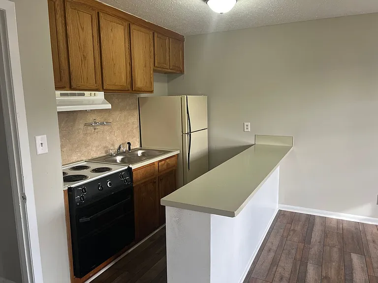 SHJ144-504 South Washington Street — Photo 3