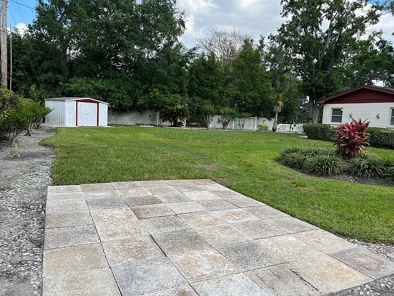 615 W Pipkin Rd — Photo 17