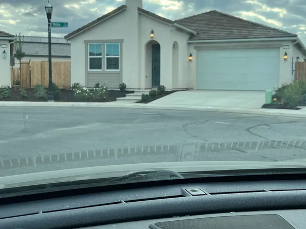 6387 E Millie Dr, Fresno, CA 93727