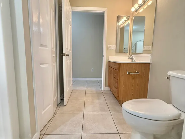 1242 SE 8th St #1 — Photo 15