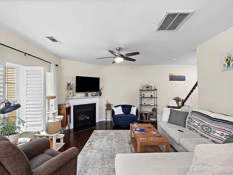 708 Ennis Creek Ln — Photo 2