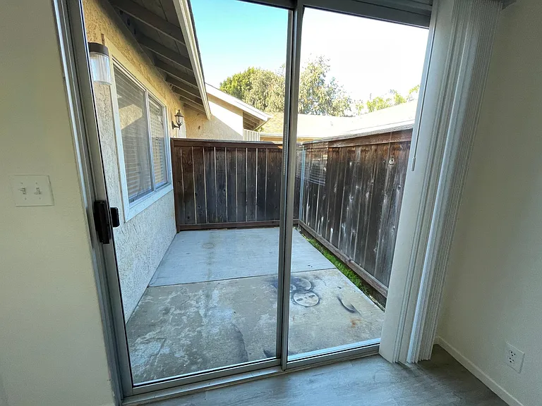952 Pine Ave #B — Photo 20