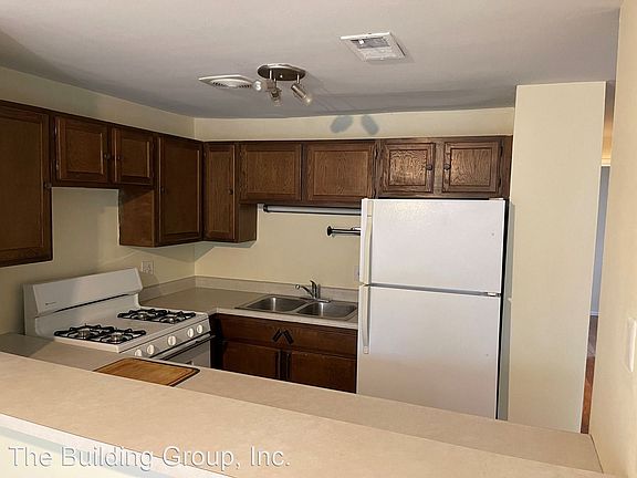 2nd image of 2011 N Larrabee St #10223891