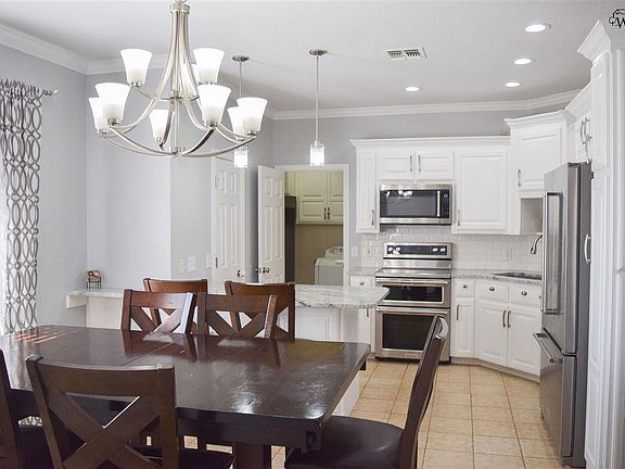 3rd image of 6 Brady Ct