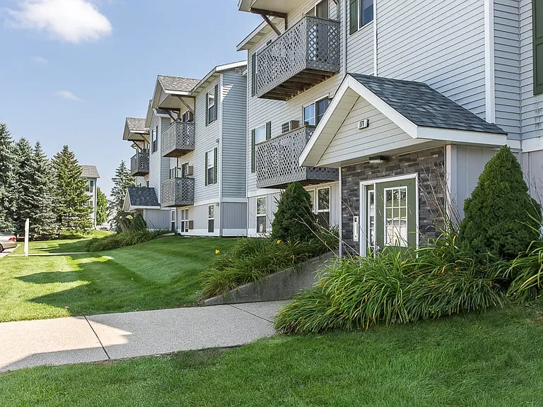 Brookmeadow Apartments — Photo 23