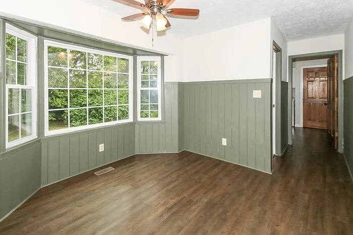 1537 Spruce Ct — Photo 8