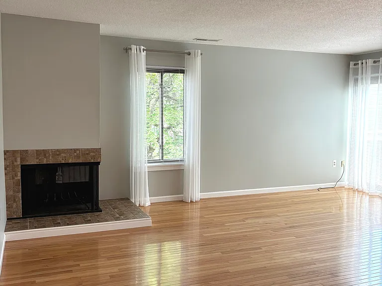 19 Greenbriar Dr — Photo 10