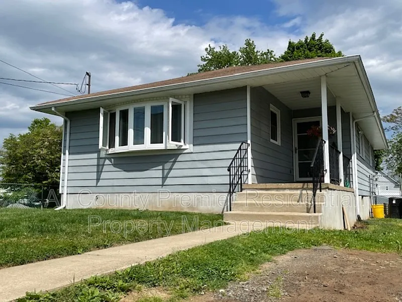 130 Hazel Ave