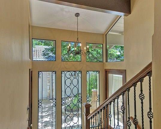 4th image of 509 Rock Bluff Dr