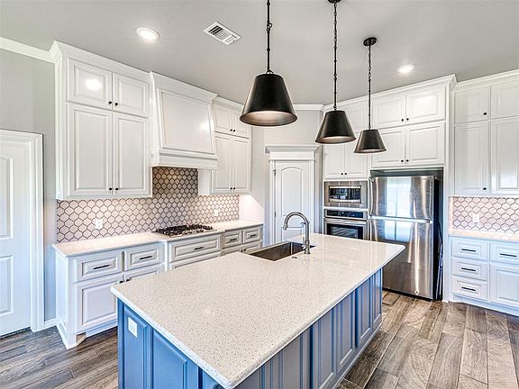 2nd image of 3032 Dudley Dr