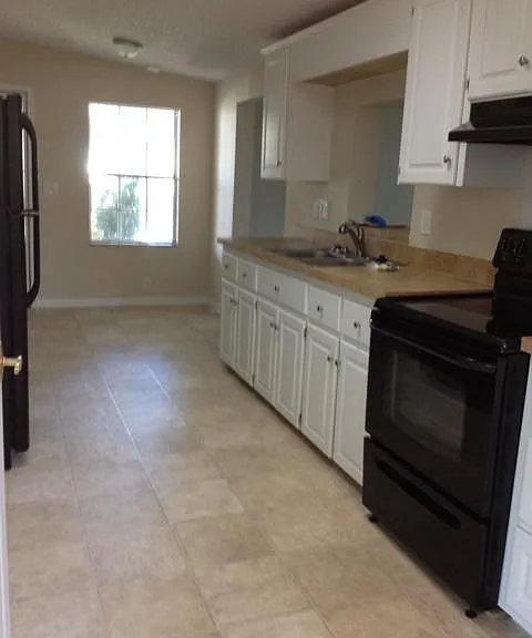 2304 Kingston St S — Photo 22