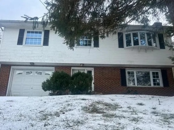 5197 Crystal Dr, Charleston, WV 25313