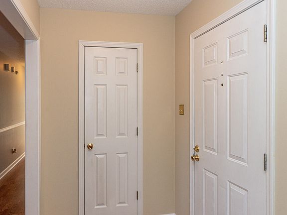 5th image of 950 Dunkirk Dr