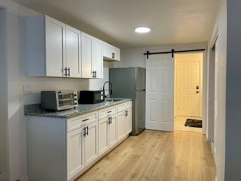 Kitchen in room 5