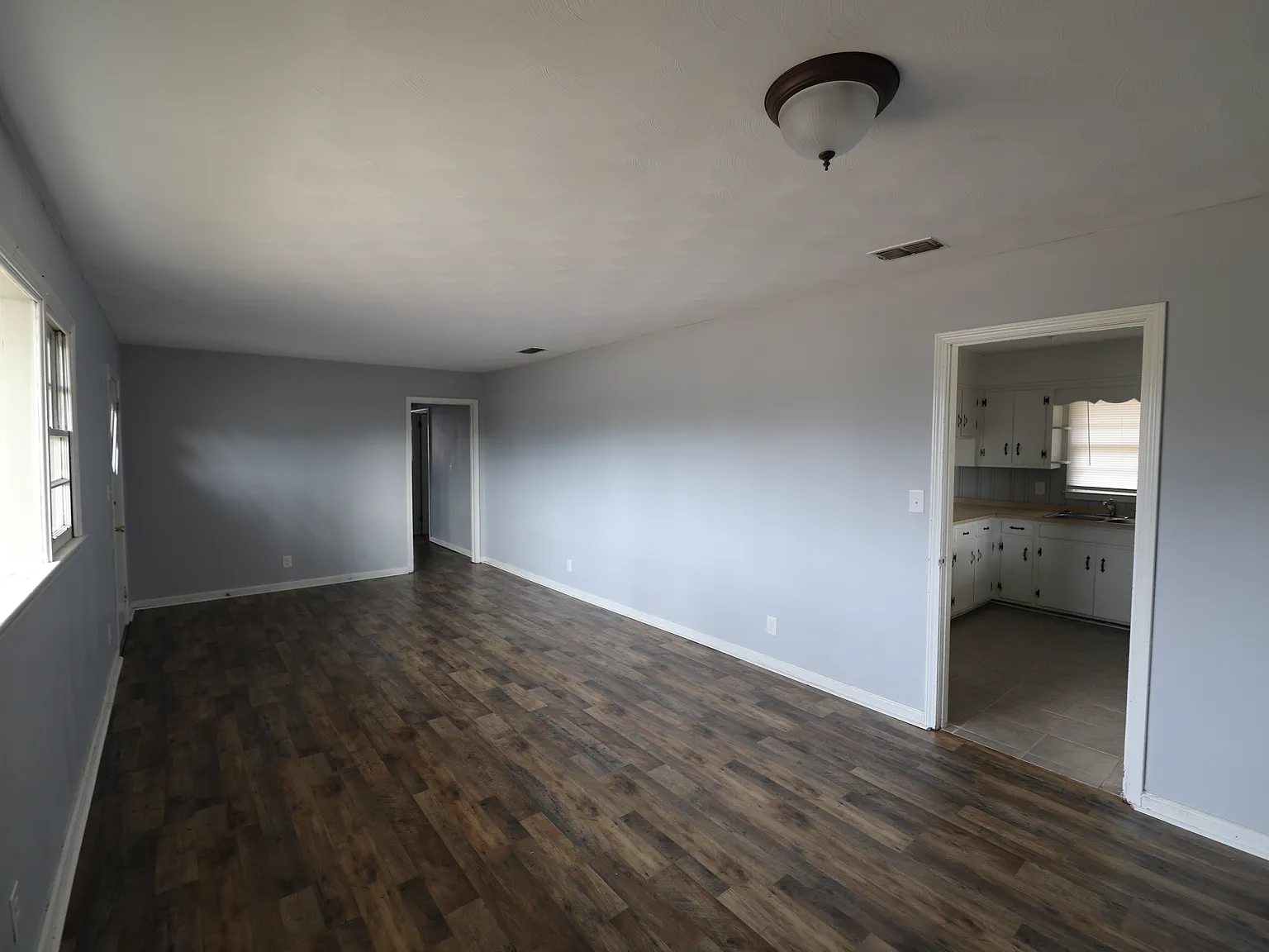 3 bed, 1.5 bath, 1300 sqft, $1,275 — Photo 3