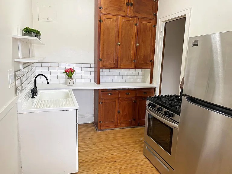 Grand and Dale Apartments — Photo 9