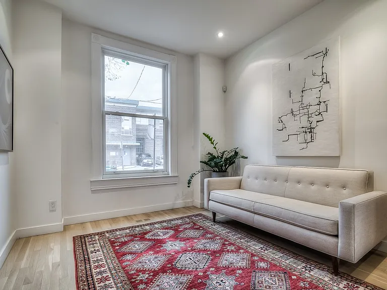 133 Munro St — Photo 7
