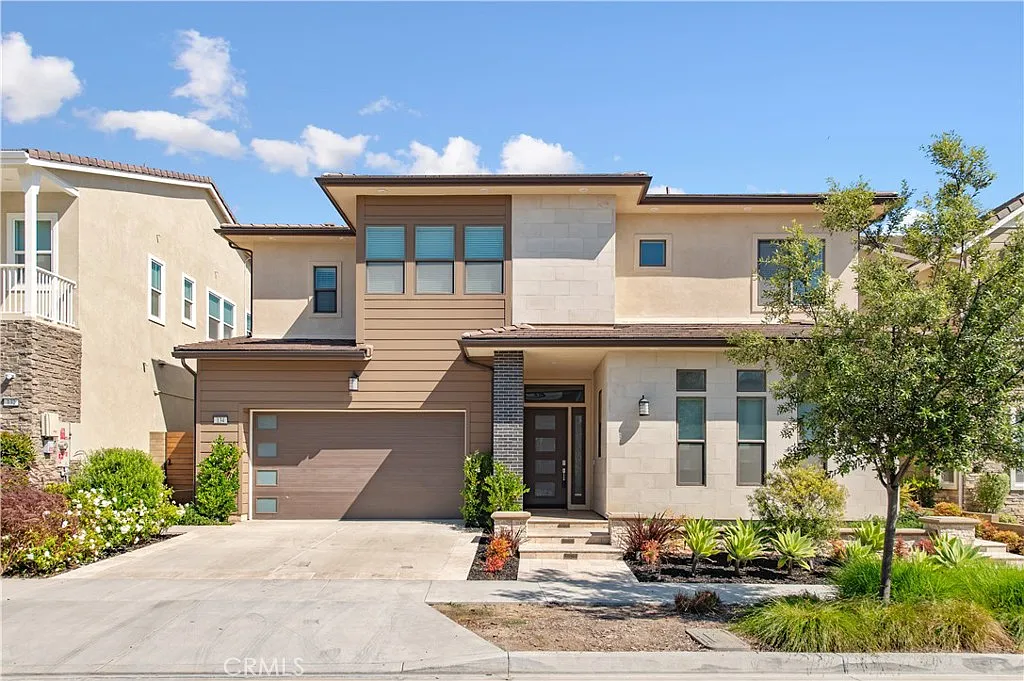 4 bed, 6.0 bath, 4456 sqft, $9,500 — Photo 2