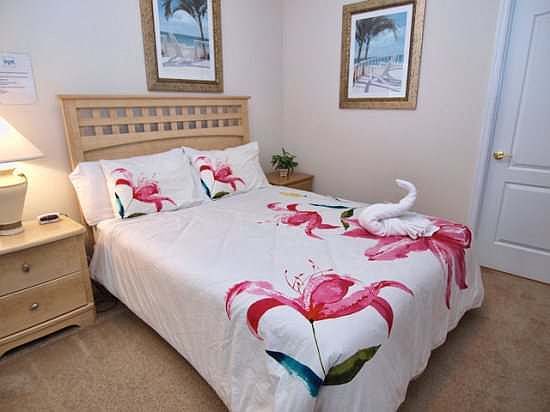 WS4P304OBC-Queen-Master-Bedroom