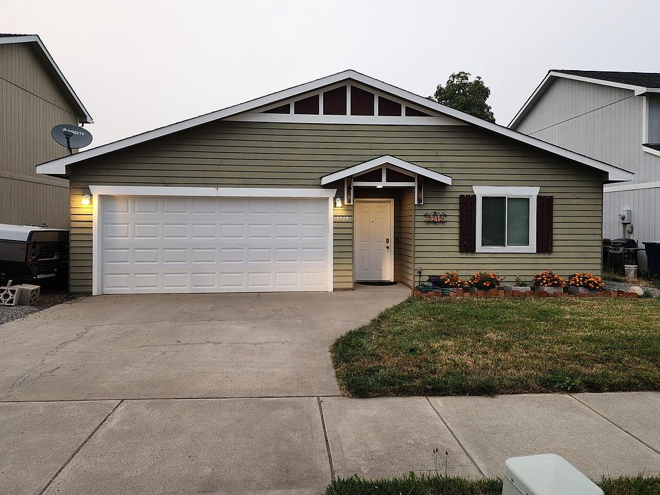 1st image of 3215 E 44th Ave