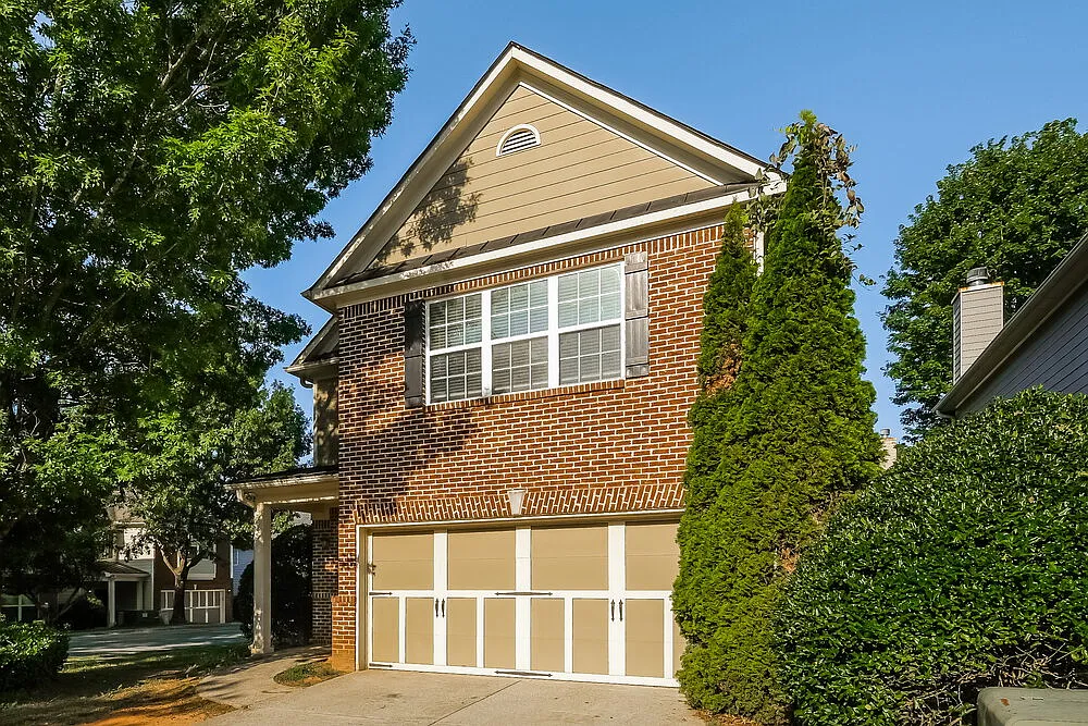 3 bed, 2.5 bath, 1925 sqft, $1,965 — Photo 4