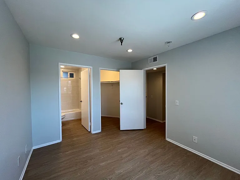 110 S Sweetzer Ave — Photo 111