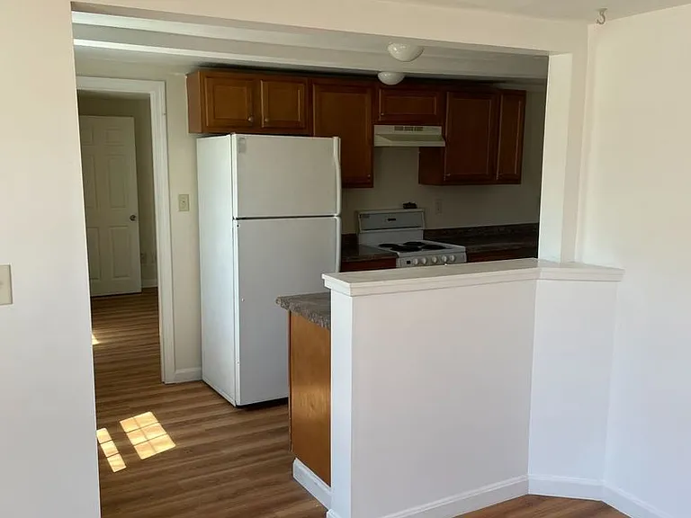 575 Main St #1 — Photo 3