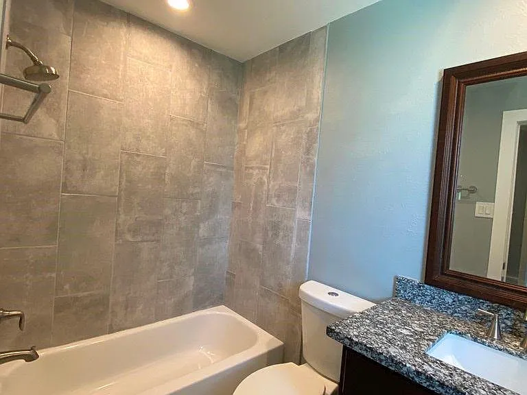 3411 Lynridge Dr #B — Photo 25