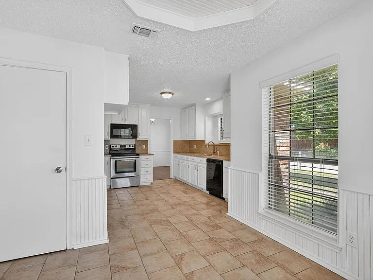 2403 Ridgevalley Dr — Photo 6
