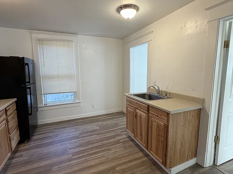32 Custer Ave #1 — Photo 7