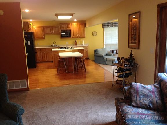 Livingroom to Kitchen