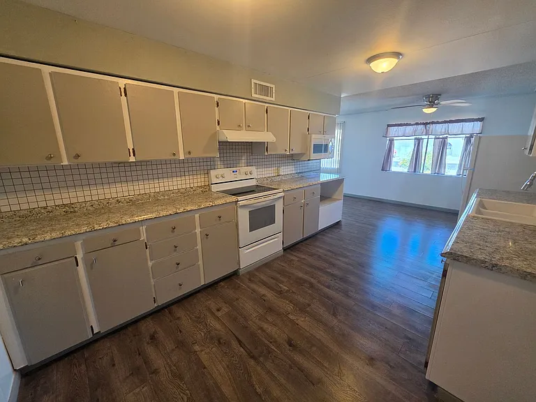 1160 Jasper Ave — Photo 4