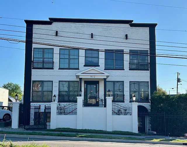 2 bed, 785 sqft, $1,620 — Photo 3