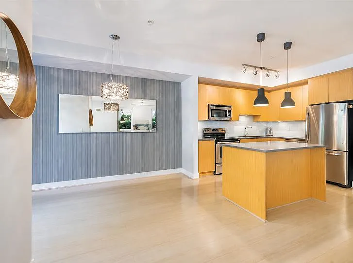 735 W 15th St #120 — Photo 4